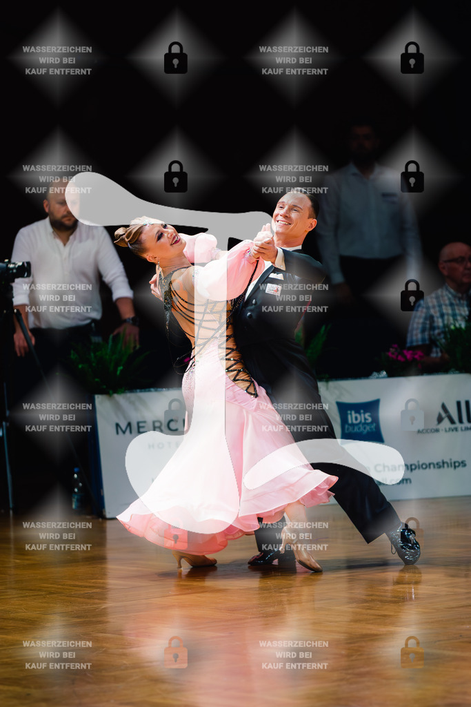 GOC 2025 - WDSF Open Standard Senior I 14th (53) Kristof Zsolt _ Daniela Paul (TC Der Frankfurter Kreis)-2025-08-21-9881 | Webshop for digital downloads and prints of dance sport, event & show photographer Julian Link - Realisiert mit Pictrs.com