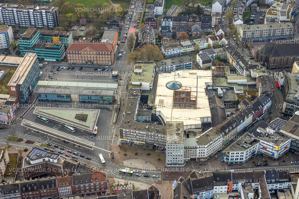 Bottrop260306341 | Luftbild, ehemaliges Hansa-Zentrum, leerstehendes Einkaufszentrum am Berliner Platz mit Baustelle vor der Wiedebelebung, ZOB Busbahnhof, Altstadt, Bottrop, Ruhrgebiet, Nordrhein-Westfalen, Deutschland