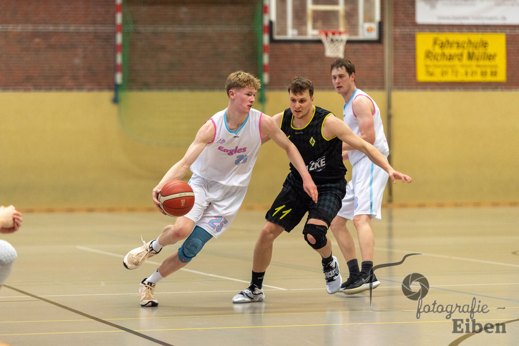 TSG Westerstede 3-VFL Löningen | TSG Westerstede 3 (weiß)-VFL Löningen (schwarz) am 14.01.2024; in Westerstede (Hössensporthalle), Photo: Philip Eiben 2023 - Realisiert mit Pictrs.com