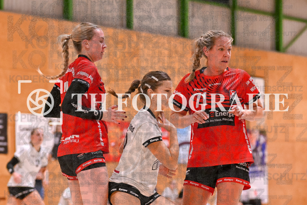 GER, SG Maulburg/Steinen - HSG Dreiland, Frauen-Handball, Oberliga Suedbaden, 3. Spieltag, Saison 2024/2025, 12.10.2024 | Leonie Kiefer (SG Maulburg/Steinen, #03), Sabrina Gruber (SG Maulburg/Steinen, #71)GER, SG Maulburg/Steinen - HSG Dreiland, Frauen-Handball, Oberliga Suedbaden, 3. Spieltag, Saison 2024/2025, 12.10.2024Foto: TH Fotografie/Thomas Hess