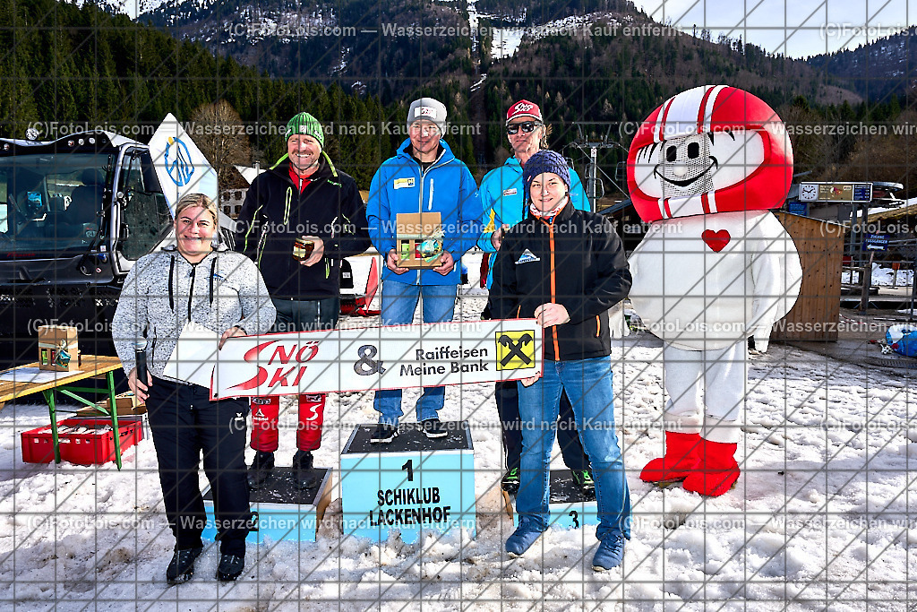 ALP7897_NOe-MASTERS-Cup-RTL_Distelpiste_Siegerehrung mit Helmi | (C)FotoLois.com, Alois Spandl. NÖ MASTERS-Cup Riesentorlauf auf der Distelpiste in Lackenhof, Sa 10. Februar 2024.