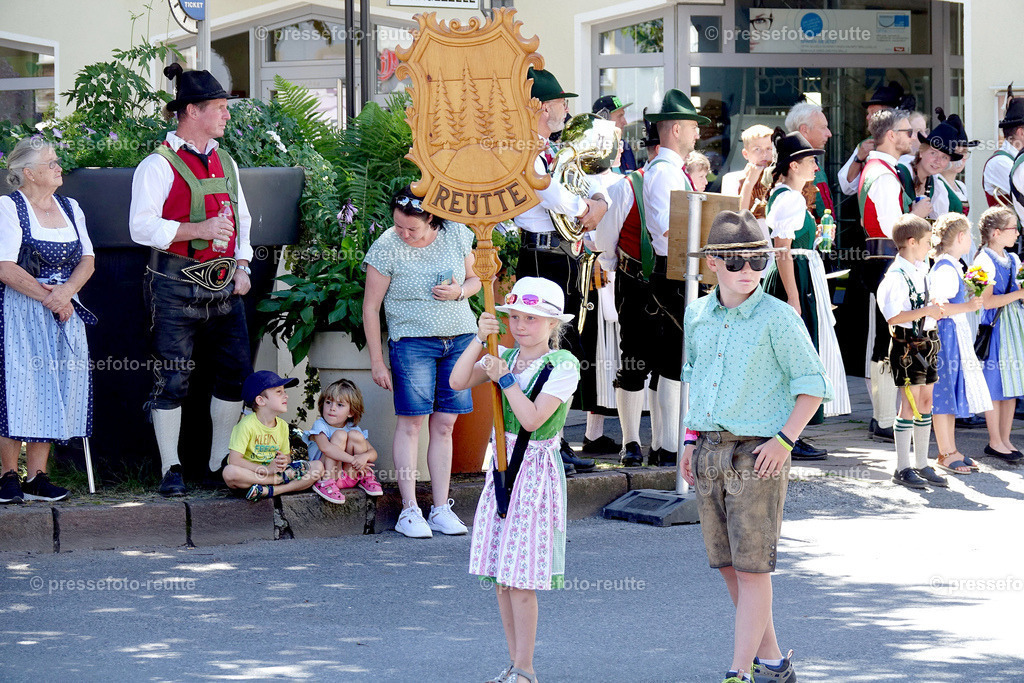 news-2022-Juli17-Musikumzug-Reutte-DSD02919-Vorabimpression | Info aus dem Bezirk Reutte/Ausserfern Tirol sowie eine umfangreiche Bilddatenbank über die gesamte Region: Lechtal, Talkessel Reutte, Tannheimertal, Zwischentoren. Lech, Plansee, Zugspitze, Grenztunnel, B179, Fernpassstraße, Verkehr, Lawinen, Tradition, - Realisiert mit Pictrs.com