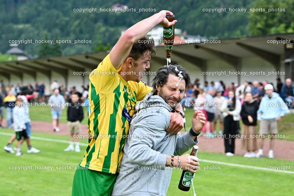 WSG Radenthein vs. St. Michael ob Bleiburg | #20 Mario Patrick Tarmann WSG Radenthein, Headcoach WSG Radenthein Manuel Lips, Bierdusche, Jubel WSG Radenthein, Relegations Feier, WSG Radenthein vs. St. Michael ob Bleiburg, WSG Radenthein vs. St. Michael ob Bleiburg  am 15.06.2024 in Radenthein (Sportplatz Radenthein), Austria, (Photo by Bernd Stefan)