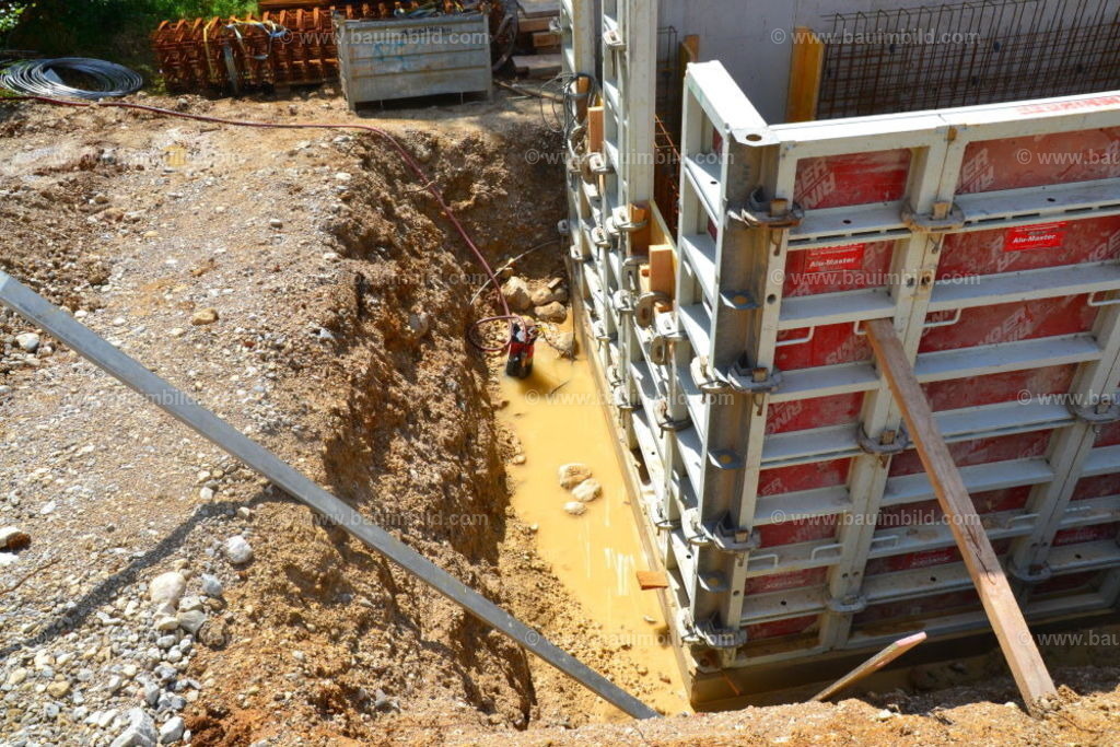 bib-lg04-betonarbeiten-0068 | Nach LV-Leistungsgruppen sortierte Detailfotos über den Bau eines Hauses. Alle Hausbau-Bilder direkt vom Urheber und Autor der Website Haus-Selber-Bauen.com