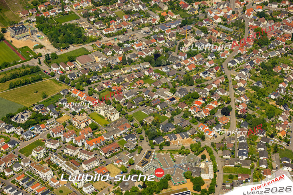 Das Luftbild zeigt  Kirchheim am Neckar - Die Luftaufnahme wurde 2023 vom UL-Flugzeug aus erstellt ( keine Drohne ) - Hochauflösende Luftaufnahme - Für grossformatige Ausdrucke geeignet. Die Geschenkidee !Mit Lizenz und Bildrechte bestellbar