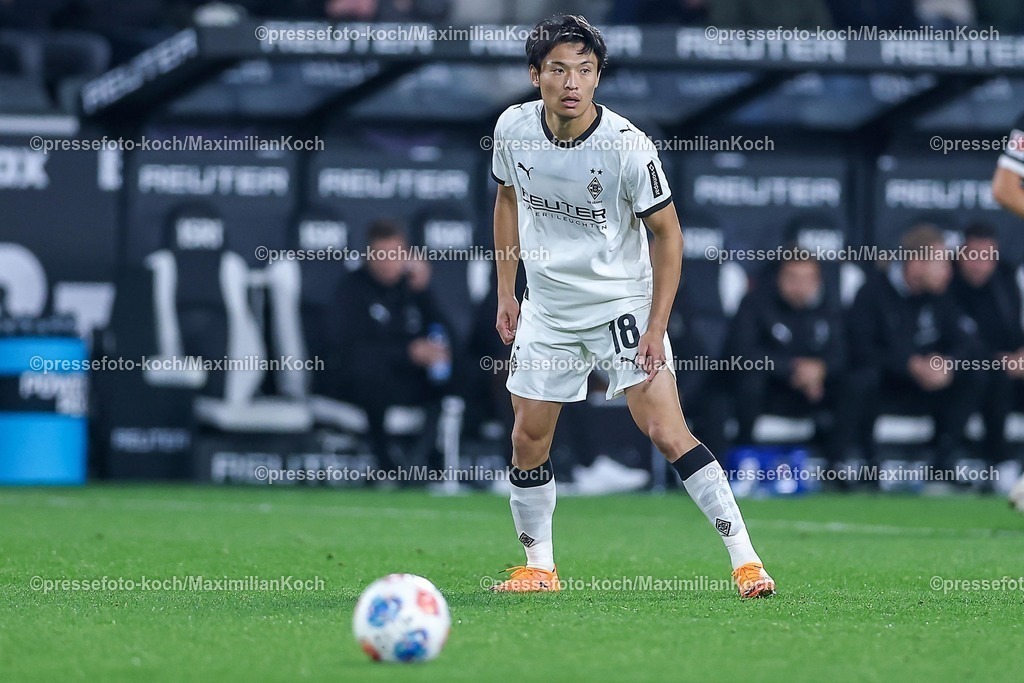 BMG05102502172 | 05.10.2025, Fußball, Borussia Mönchengladbach - SC Freiburg, 1. Fußball Bundesliga, Borussia-Park, Saison 2025 2026: Shuto Machino&nbsp;(Borussia Mönchengladbach #18) DFB regulations prohibit any use of photographs as image sequences and or quasi-video.
