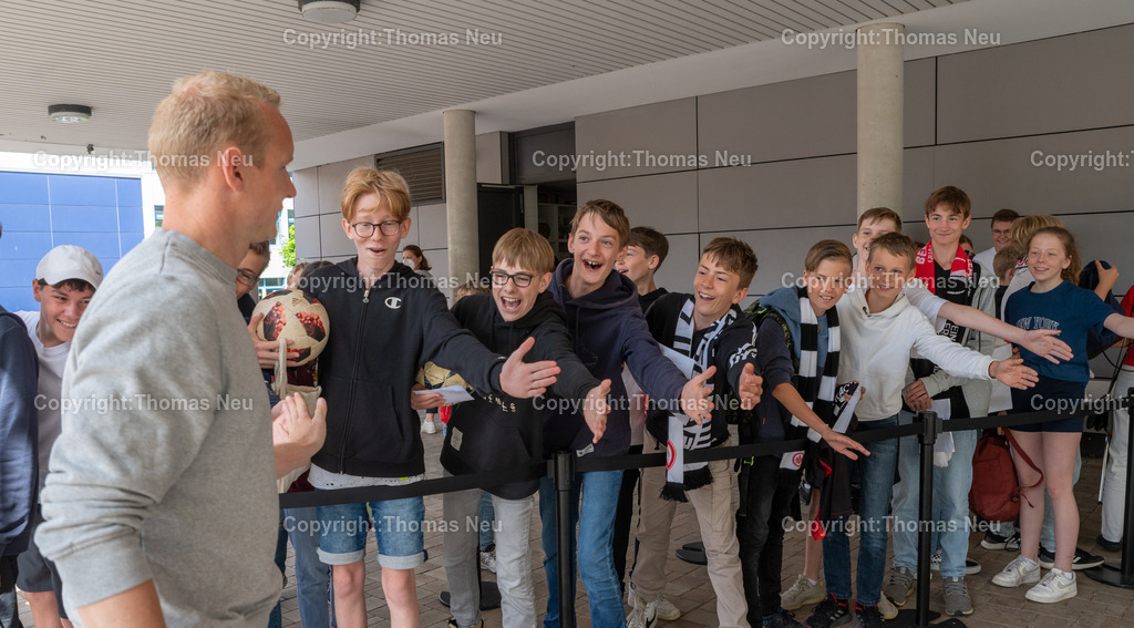 DSC_9106 | bbe, Bensheim, Goethegymnasium, Besuch von Sebastian Rode mit Fragerunden und Autogrammstunde, ,, Bild: Thomas Neu