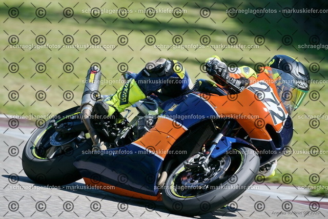 26BT01-0985 | 272 - Realisiert mit Pictrs.com