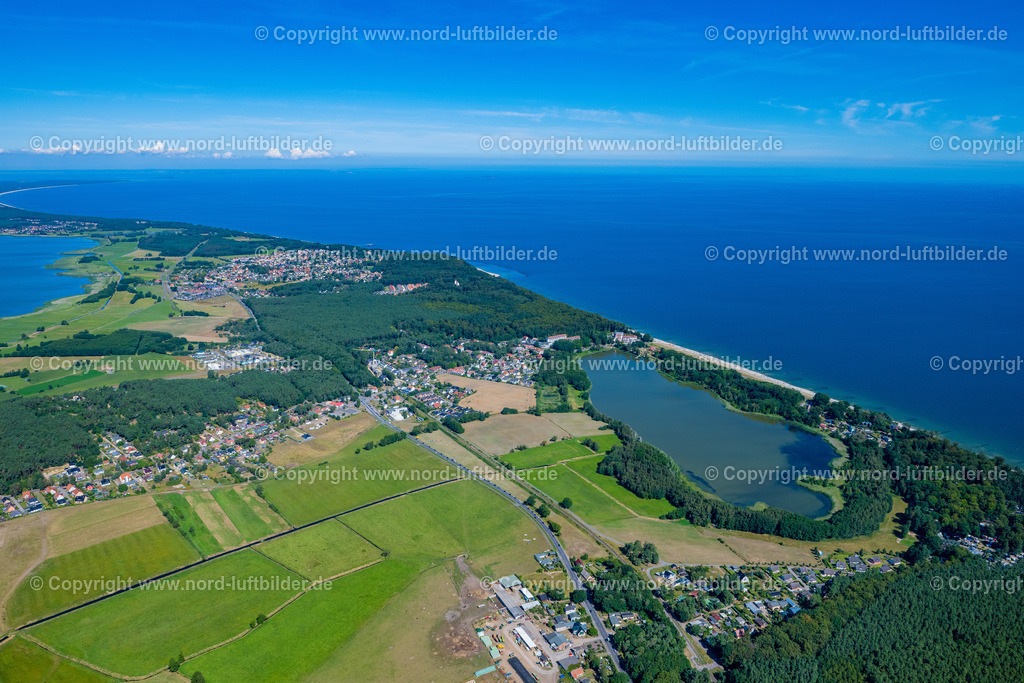 Kölpinsee_Usedom_ELS_7838100822 | LODDIN 10.08.2022 Küsten- Landschaft am Sandstrand der der Ostsee in Kölpinsee im Bundesland Mecklenburg-Vorpommern, Deutschland. Weiterführende Informationen bei: BEROLINA Hotel- und Gaststättengesellschaft mbH Strandhotel Seerose Kölpinsee. // Coastline on the sandy beach of of Baltic Sea in Koelpinsee in the state Mecklenburg - Western Pomerania, Germany. Further information at: BEROLINA Hotel- und Gaststaettengesellschaft mbH Strandhotel Seerose Koelpinsee. Foto: Martin Elsen