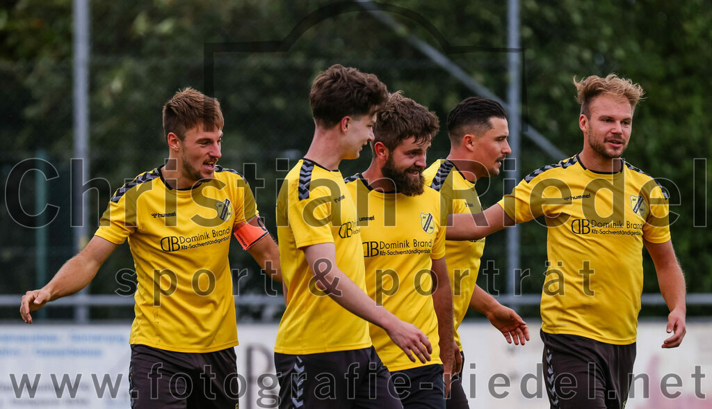 2023-08-06_079_SC_Kirchasch_gegen_SV_Eichenried | Bockhorn, Deutschland, 06.08.2023:
Fußball, Kreisliga 2023 / 2024, 2. Spieltag, SC Kirchasch gegen SV Eichenried, Endergebnis: 3:1

Jubel nach dem 2:0 durch Igor Thomas (SC Kirchasch, #7)
Johannes Westermaier (SC Kirchasch, #3), Igor Thomas (SC Kirchasch, #7), Alexander Mrowczynski (SC Kirchasch, #23)

Foto: Christian Riedel / fotografie-riedel.net