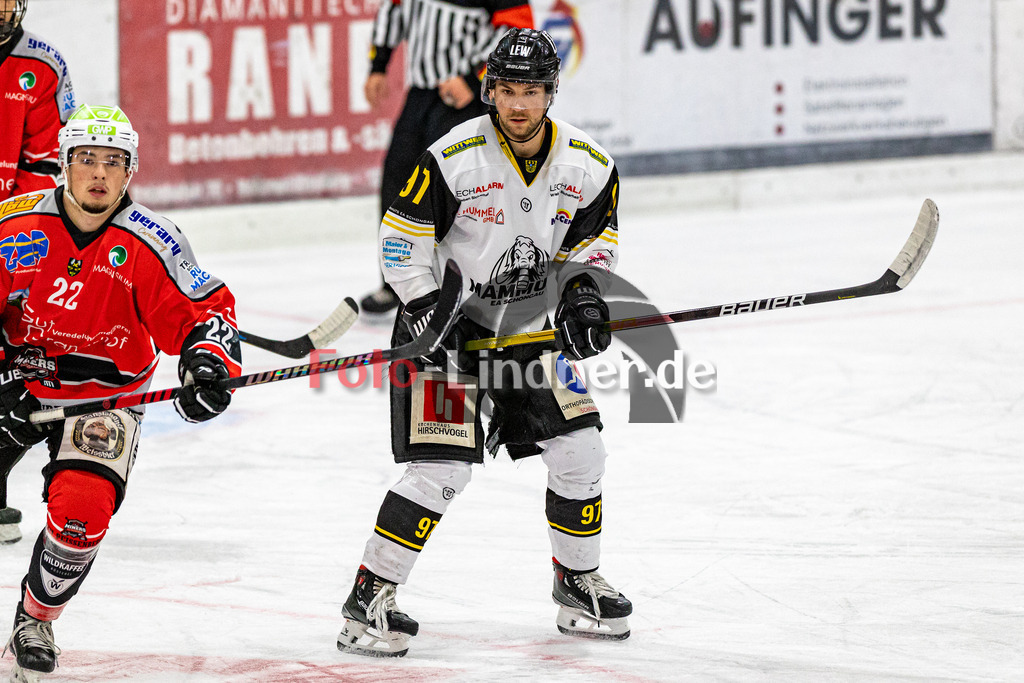 Testspiel TSV Peißenberg Miners vs EA Schongau Mammuts | Eishockey Bayernliga Vorbereitung 2023/2024, Testspiel TSV Peißenberg Miners vs EA Schongau Mammuts
Kevin Steiner (Mammuts 97) und Sinan ONDÖRTOGLU (Miners 22),
2023-09-22 in Peißenberg (Eisstadion)
97 Kevin Steiner (Mammuts 97), 22 Sinan ONDÖRTOGLU (Miners 22)
Copyright: FotoLindner