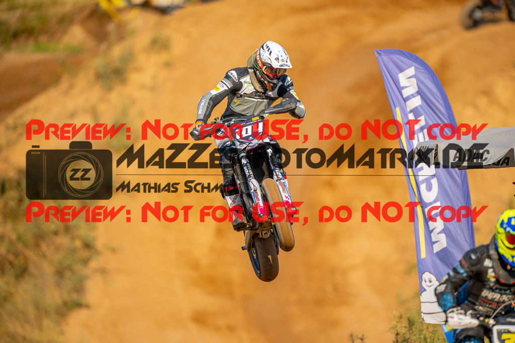MaZZes-Fotomatrix-20260815-601854 | S2