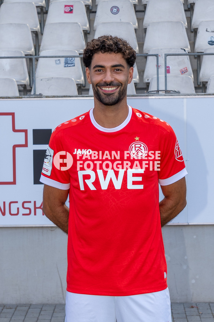 Rot-Weiss Essen; 3. Liga, Portraettermin 2026/2027, Foto: Eibner-Pressefoto/Fabian Friese | Ekin Celebi (Rot-Weiss Essen, #26),Rot-Weiss Essen; 3. Liga, Portraettermin 2026/2027, Foto: Eibner-Pressefoto/Fabian Friese - Realisiert mit Pictrs.com