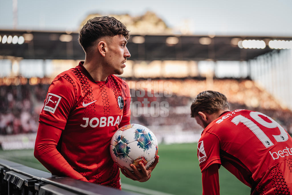 Fußball | Männer | Saison 2025/2026  | Fußball-Bundesliga | 27. Spieltag | FC St. Pauli vs. SC Freiburg | 22.04.2026 | Philipp Treu (#29, SC Freiburg) an alter Wirkungsstätte