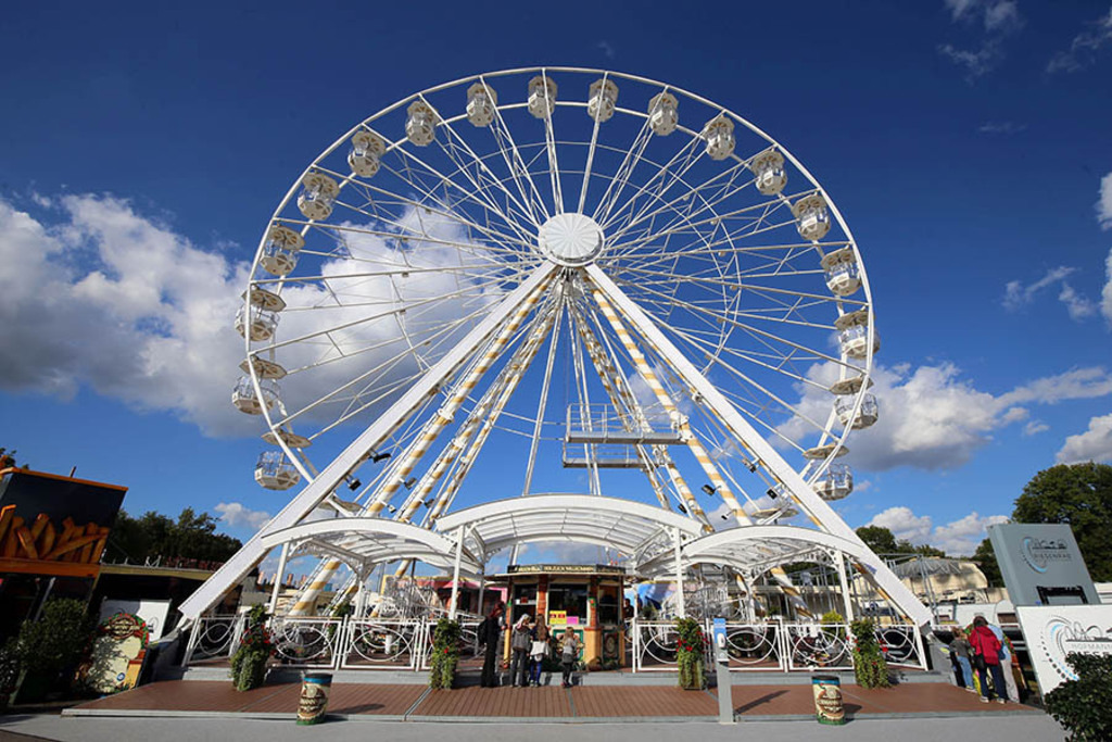 Foto: Leipzig - Leipziger Kleinmesse | Das Team hinter BILDLEXIKON LEIPZIG bündelt historische wie aktuelle Informationen über die Stadt Leipzig in Text und Bild auf einer Plattform und stellt diese der interessierten Öffentlichkeit zur Verfügung.