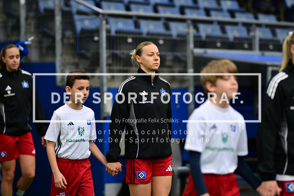 Fußball I Frauen I Saison 2025-2026 I Bundesliga I 10. Spieltag I Hamburger SV - 1. FC Nürnberg I 44275 | Portrait, Porträt, Portraitaufnahme, Personenfoto, Einzelbild, Einzelfoto, Halbportrait:  Sophie Hillebrand (22, Hamburger SV) - Realized with Pictrs.com