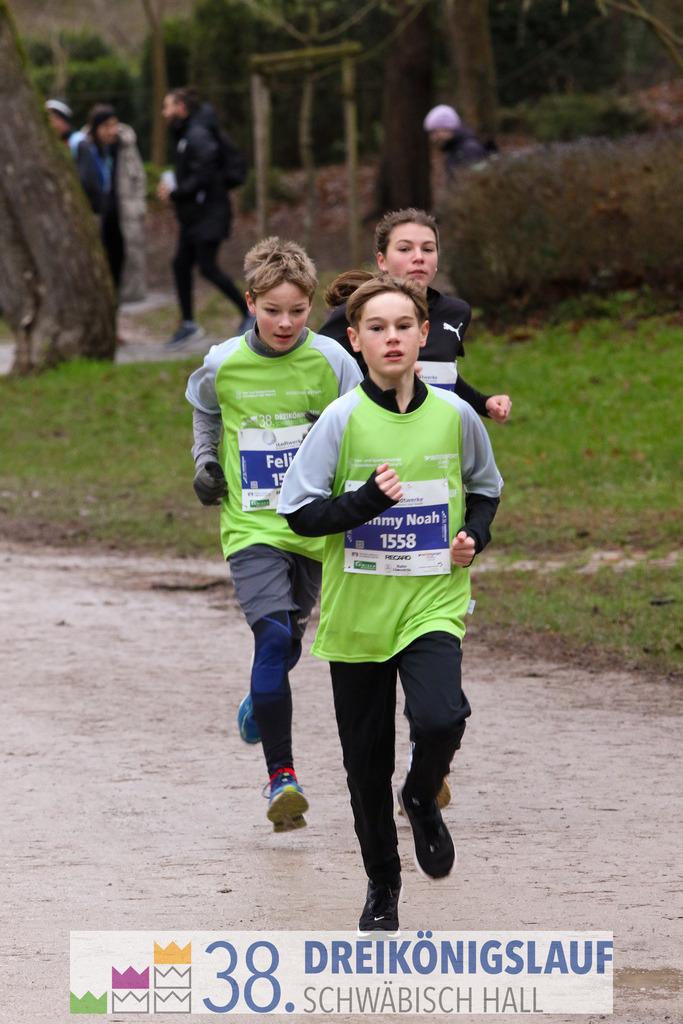 1700m Stadtwerke Jugendlauf | 3 Koenigslauf 2024 1700m Stadtwerke Jugendlauf - Realisiert mit Pictrs.com