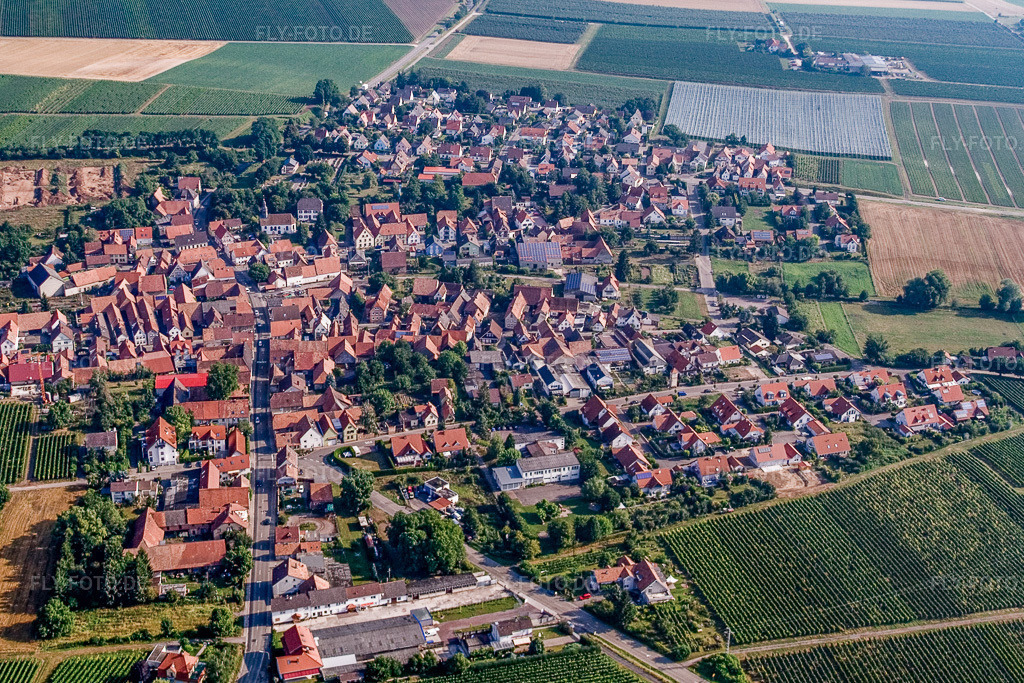 Luftbild: Dorf von Süden in Impflingen im Bundesland Rheinland-Pfalz in Deutschland. Foto: IMG_11999.jpg vom 31.07.2008 durch Werner Riehm/FLY-FOTO.de