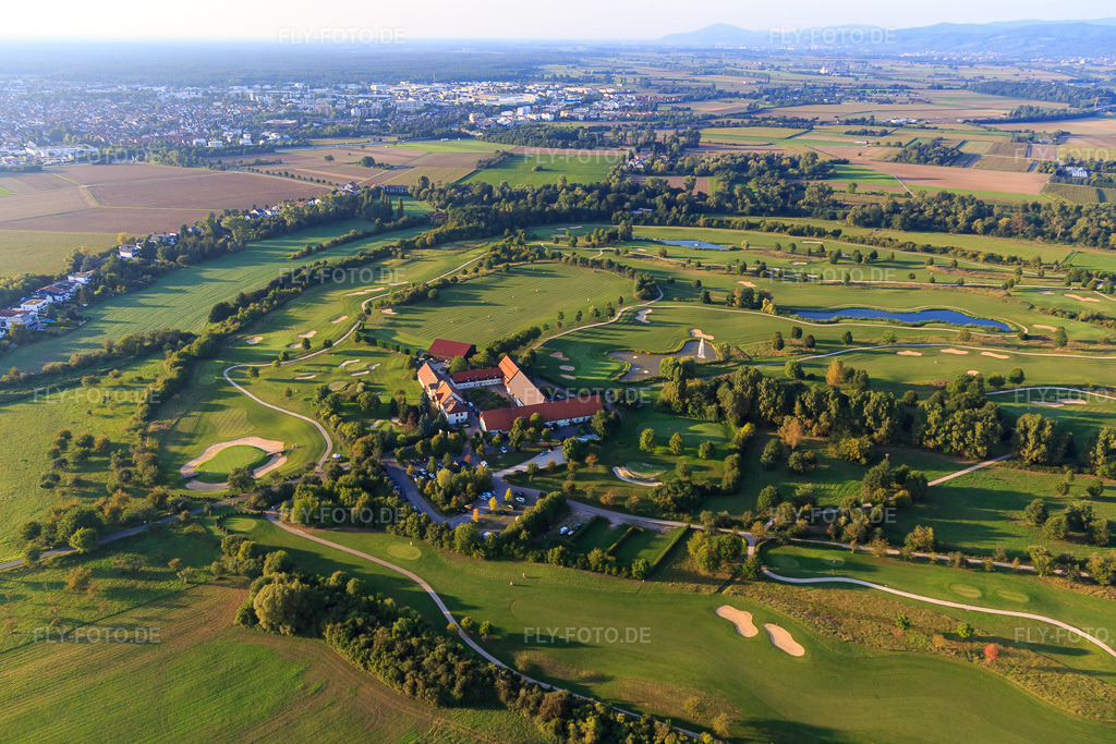 Luftbild: Golf Shop Gut Neuzenhof, Restaurant Gut Neuzenhof und day-spa Anke Bader im Golfclub - Golfplatz Heddesheim Gut Neuzenhof in Heddesheim im Bundesland Baden-Württemberg in Deutschland. Foto: IMG_103049.jpg vom 28.08.2017 durch Werner Riehm/FLY-FOTO.deWWW.NOPRO.DE