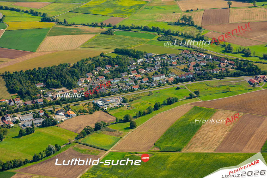 Das Luftbild zeigt :  Stadtlauringen - Die Luftaufnahme wurde 2024 vom UL-Flugzeug aus erstellt ( keine Drohne ) - Hochauflösende Luftaufnahme - Für grossformatige Ausdrucke geeignet. Die Geschenkidee !Mit Lizenz und Bildrechte bestellbar