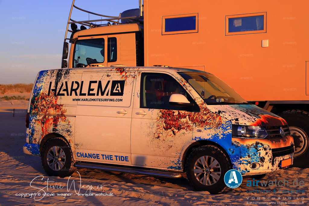 St.Peter-Ording Strand - Volkswagen VW T6 | Entdecken Sie atemberaubende Luftbilder und Fotografien auf airwatch.de - Tauchen Sie ein in eine Welt voller faszinierender Aufnahmen aus der Vogelperspektive.