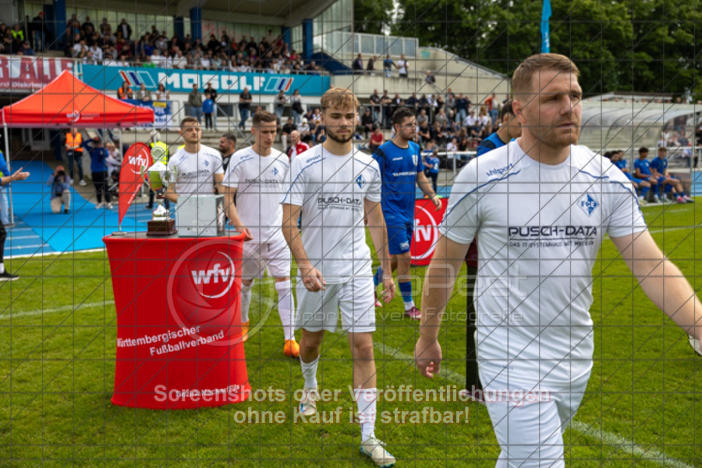 20250529_162802_0018 | #,  VfL Kirchheim (blau) vs. 1.FC Eislingen (weiß), Fußball, Bezirkspokal Finale - Bezirk Neckar/Fils, 2024/2025, Rasenplatz VfL Stadion Kirchheim, Jesinger Straße 105, 73230 Kirchheim, 29.05.2025 - 16:30 Uhr,Foto: PhotoPeet-Sportfotografie/Peter Harich