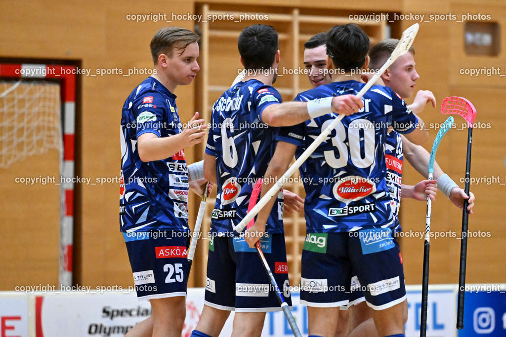 VSV Unihockey vs. SZPK Floorball | Jubel VSV Unihockey Mannschaft, #25 Jan Blazic VSV Unihockey, #6 Timo Schmid VSV Unihockey, #30 Christoph Steiner VSV Unihockey, #19 Philipp Seiser VSV Unihockey, VSV Unihockey vs. SZPK Floorball, VSV Unihockey vs. SZPK Floorball am 23.11.2024 in Villach (Ballspielhalle St. Martin), Austria, (Photo by Bernd Stefan)