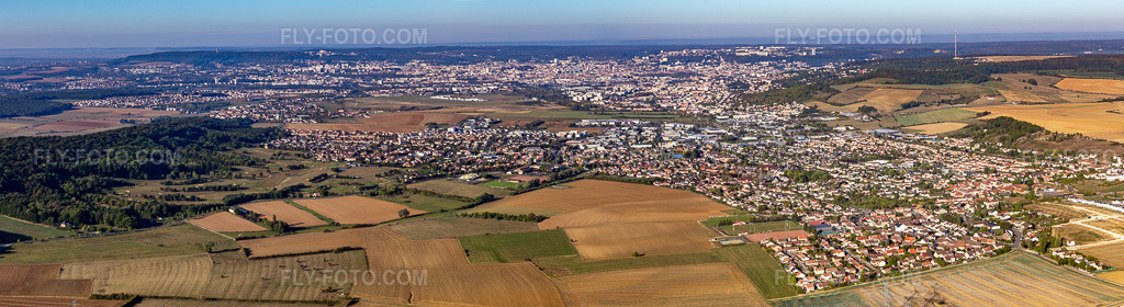Aerial view: Panoramic view of the city area including outer districts and city center in the district Gambetta Carmes Faiencerie in Nancy in the state Meurthe et Moselle, France. – Photo: IMG_118174-Pano.jpg taken on 09/15/2019 by Werner Riehm/FLY-FOTO.com – Resolution of the original: 12793 x 3504 px