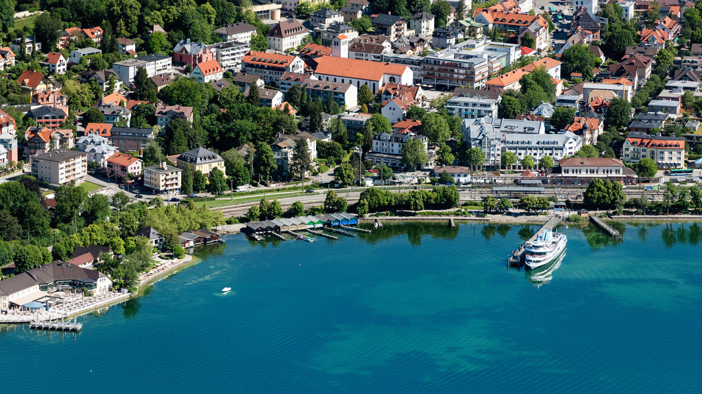 dr__0053529.jpg | STARNBERG 12.06.2020 Uferbereiche am Seegebiet des Starnberger See und der Schiffsanlagesteg der Bayerischen Seenschifffahrt in Starnberg im Bundesland Bayern, Deutschland. Weiterführende Informationen bei: Bayerische Seenschifffahrt GmbH. // Riparian areas on the lake area of Starnberger See and of Schiffsanlagesteg of Bayerischen Seenschifffahrt in Starnberg in the state Bavaria, Germany. Further information at: Bayerische Seenschifffahrt GmbH. Foto: Daniel Reiter