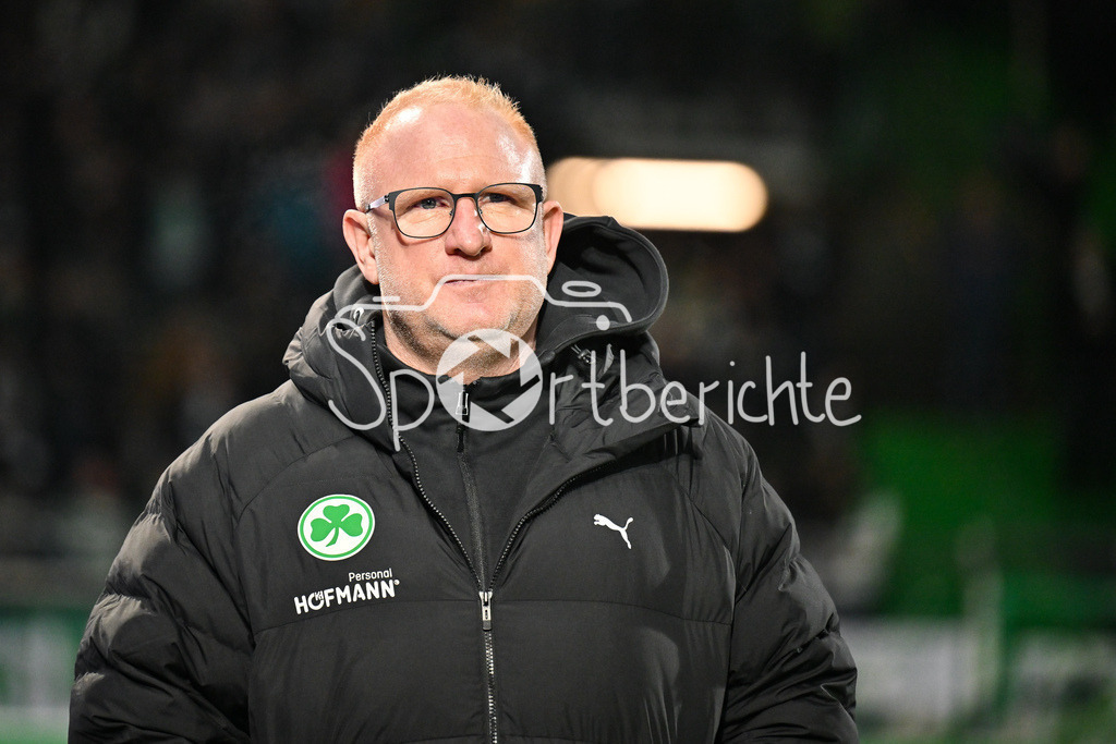 SpVgg Greuther Fürth - 1. FC Magdeburg | FUERTH, GERMANY - 06. FEBRUARY: im Bild Heiko VOGEL Headcoach Spvgg Greuther Fuerth / Einzelfoto / Freisteller vor dem Match zwischen der SpVgg Greuther Fürth und dem 1. FC Magdeburg am 21. Spieltag der 2. Bundesliga im Sportpark Ronhof Thomas Sommer