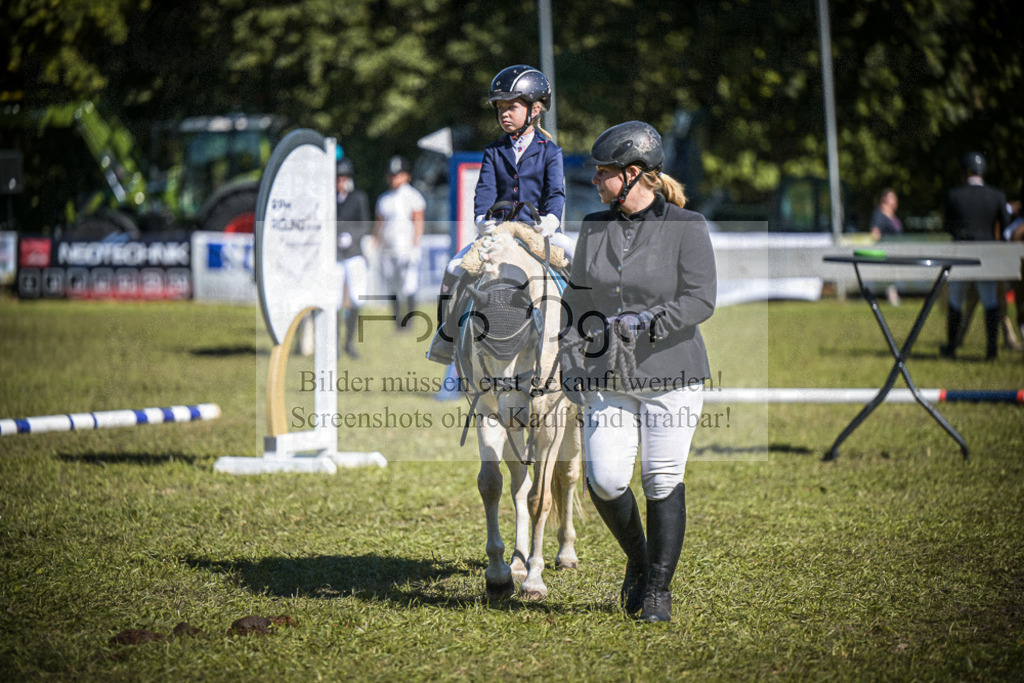 DOS_0308 | Entdecke hochwertige Reitturnierfotos von Foto Oger. Professionell, emotional und authentisch – jetzt Lieblingsmomente im Shop bestellen.Deutschlandweite Turnierfotografie. - Realisiert mit Pictrs.com
