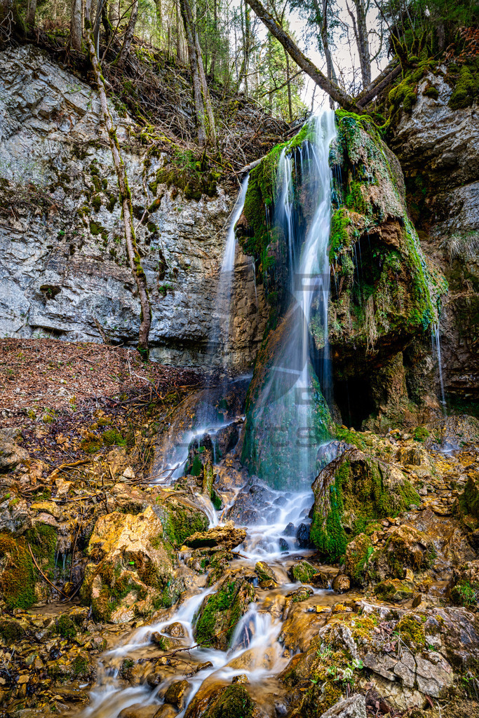 Wutachschlucht | Ein Wasserfall in der Wutachschlucht, dem größten Canyon Deutschlands. - Realisiert mit Pictrs.com