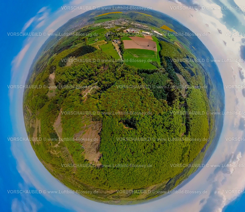 Meschede240590361Giesmecke_Enste | Luftbild, Waldgebiet Giesmecke Waldschäden, hinten Ortsteil und Gewerbegebiet Enste, Erdkugel, Fisheye Aufnahme, Fischaugen Aufnahme, 360 Grad Aufnahme, tiny world, little planet, fisheye Bild, Enste, Meschede, Sauerland, Nordrhein-Westfalen, Deutschland