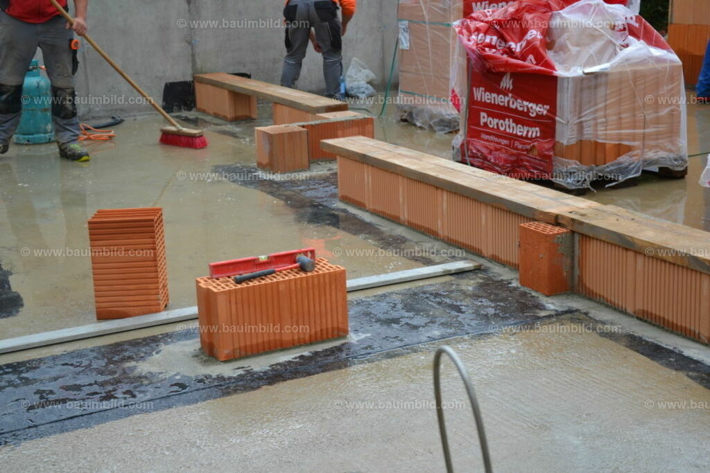 bib-lg07-mauerarbeiten-0024 | Nach LV-Leistungsgruppen sortierte Detailfotos über den Bau eines Hauses. Alle Hausbau-Bilder direkt vom Urheber und Autor der Website Haus-Selber-Bauen.com