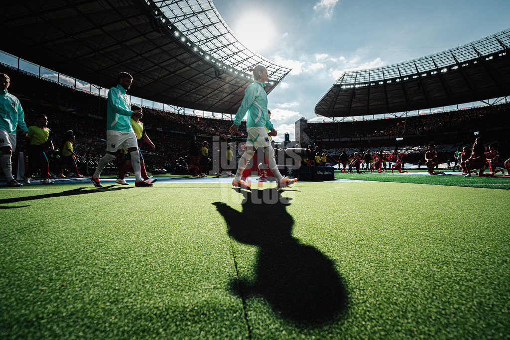 Fußball | Herren | UEFA-Fußball-Europameisterschaft 2024 | Gruppe D | Niederlande vs. Österreich | 25.06.2024 | Patrick Wimmer (#23, Österreich) beim Einlauf in das Olympiastadion