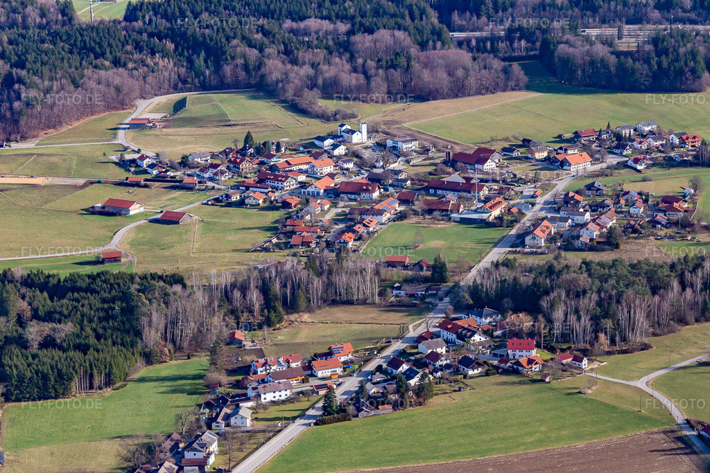 Luftbild: Ortsansicht von Westen im Ortsteil Höhenrain in Berg im Bundesland Bayern in Deutschland. Foto: IMG_139560.jpg vom 27.12.2023 durch Werner Riehm/FLY-FOTO.de