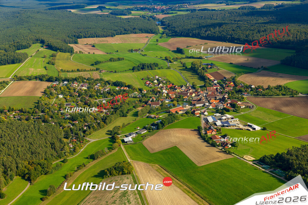 Klassische Luftaufnahme ohne Drohne zeigt:Altershausen bei Münchsteinach - Die Luftbildaufnahme wurde 2025 vom UL-Flugzeug heraus erstellt ( keine Drohne ) - Hochauflösende Luftaufnahme -Nicht vergleichbar mit Google Maps oder Satelittenbilder- Die Geschenkidee !Mit Lizenz und Bildrechte bestellbar