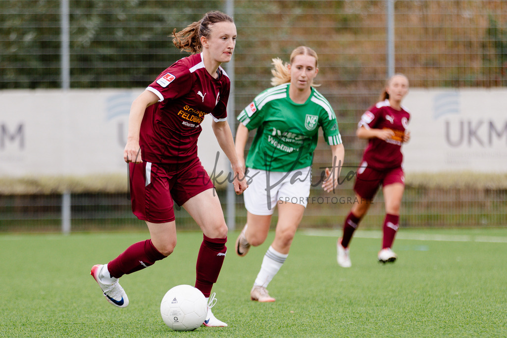 Frauen Landesliga, 2. Spieltag, Saison 2025/2026: 1. FC Gievenbeck - ASC Schöppingen | IGA 2027 Frauen Landesliga, 2. Spieltag, Saison 2025/2026, 1. FC Gievenbeck empfängt ASC Schöppingen im Sportpark Gievenbeck in Münster. Foto: sportfotografie.ms | Markus Paletta - Realisiert mit Pictrs.com