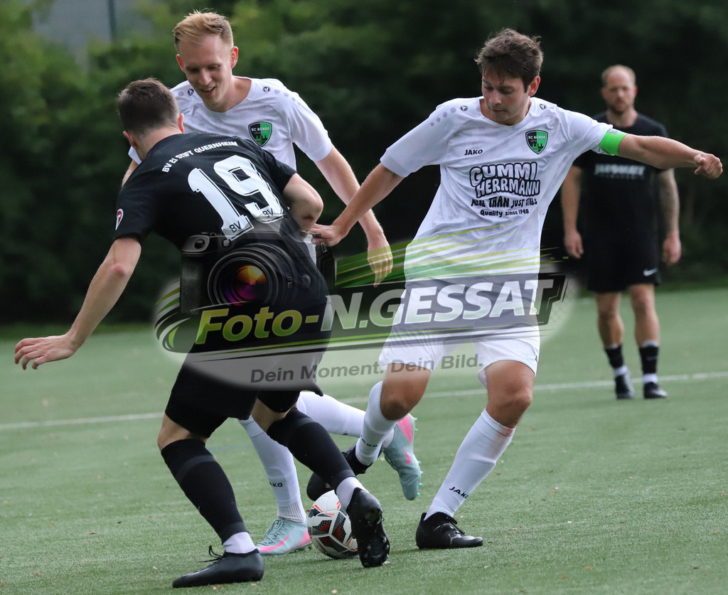 SC Bünde - BV 21 Stift-Quernheim | Auf dem Bild zu sehen: weiß SC Bünde v.l.: Finn Ole Reipke, Mario Siekmann ; schwarz BV 21 Stift-Quernheim: Dominik RiemerSC Bünde, BV 21 Stift-Quernheim, Fistelmann Supercup, Hunnebrock, Deutschland  - Realisiert mit Pictrs.com