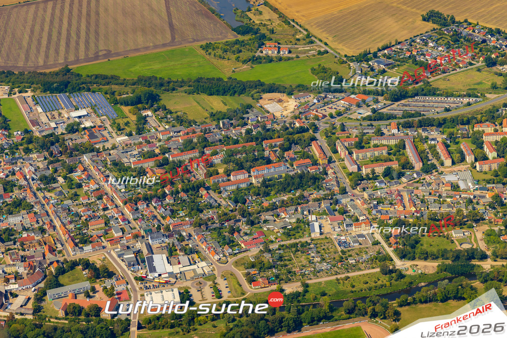 Bild der Stadt Calbe - Die Luftaufnahme wurde 2025 vom UL-Flugzeug heraus erstellt ( keine Drohne ) - Hochauflösende Luftaufnahme - für professionelle Ausdrucke geeignet. Die Geschenkidee !Hier alle&nbsp;Infos zur Lizenzierung der LuftaufnahmeWir fliegen auch dieses Jahr wieder in Ihre Region um Luftbilder zu erstellen.- Luftbild anfragen