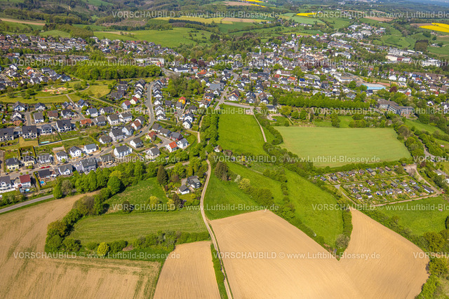 Breckerfeld240504754 | Luftbild, Wiesen und Felder, Friedhof und Wohngebiet Klevinghauser Straße, Ortsansicht Breckerfeld, Berghausen, Breckerfeld, Ruhrgebiet, Nordrhein-Westfalen, Deutschland