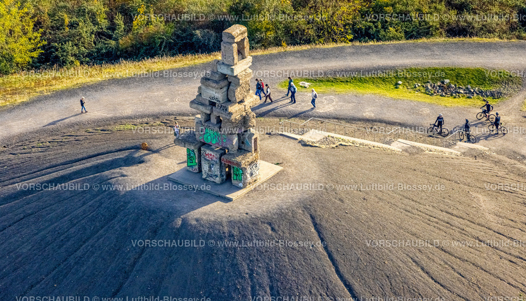 Gelsenkirchen221102040suedlich | Luftbild, Halde Rheinelbe mit Himmelstreppe Skulptur, Ückendorf, Gelsenkirchen, Ruhrgebiet, Nordrhein-Westfalen, Deutschland