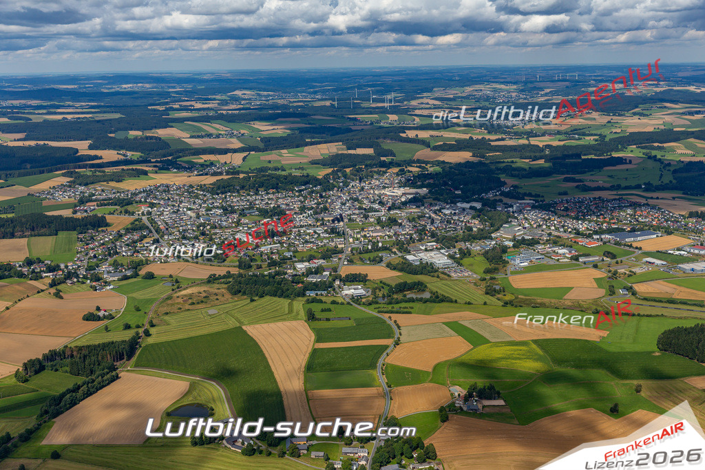 Aktuelles Luftbild von  Helmbrechts Kauf mit Lizenz / Bildrechten möglich- Die Luftaufnahme wurde 2021 mittels UL-Flugzeug erstellt ( keine Drohne ) - hochauflösende Kamera-Systeme von  Canon -Beste Qualität - Für grossformatige Ausdrucke geeignet. Die Geschenkidee !