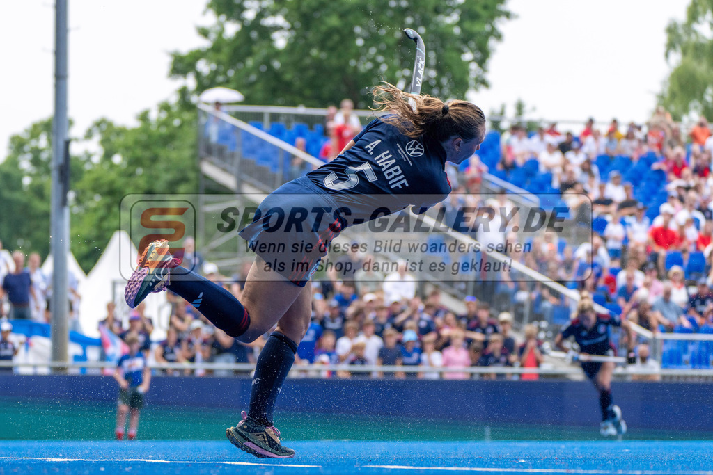 Final4_20250531-1200-HK107510 | Krefeld, Deutschland, 31.05.2025:  Feldhockey Final4 2025 – „Deutsche Feldhockey-Meisterschaften 2025“ im Gerd-Wellen-Hockeyanlage am 31.05.2025 in Krefeld, Deutschland. (Foto von Kramhöller/Fehrmann/Kaste)Krefeld, Germany, 31.05.2025: Feldhockey Final4 2025 – „Deutsche Feldhockey-Meisterschaften 2025“ in Gerd-Wellen-Hockeyanlage at 31.05.2025 in Krefeld, Deutschland. (Foto from Kramhöller/Fehrmann/Kaste)