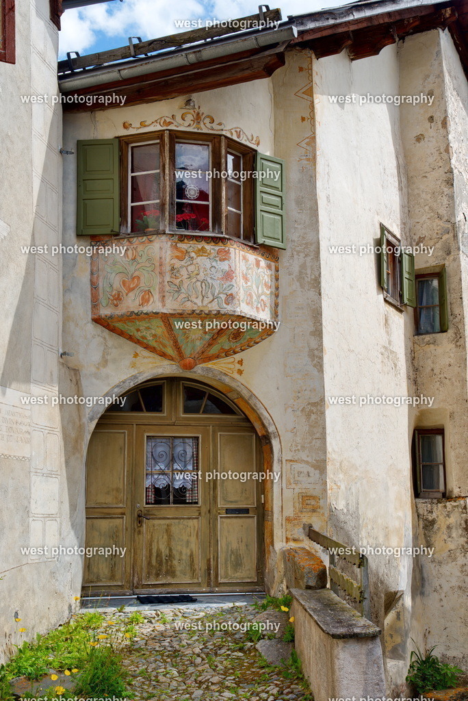 Entrance in Guarda - 2017 SUI | west photography - Realisiert mit Pictrs.com
