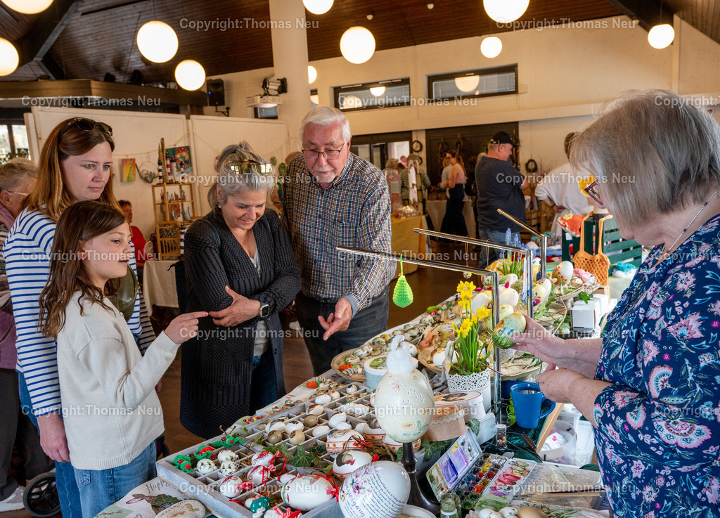 Ostermarkt_Lindenfels__DSC_9601 | bli, Lindenfels, Ostermarkt im und um das Bürgerhaus, besonders kunstvoll handbemalte Eier  von Hühnern und Gänsen gab es am Stand von Renate Rauth, ,, Bild: Thomas Neu