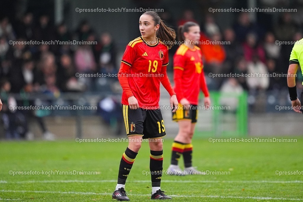 xYDRx26112501066 | 26.11.2025, xydrx, Fußball, Länderspiel, EM-Qualifikation U19-Frauen, Belgien - Deutschland, Sportschule Wedau: Eva Spelkens (BEL #19)