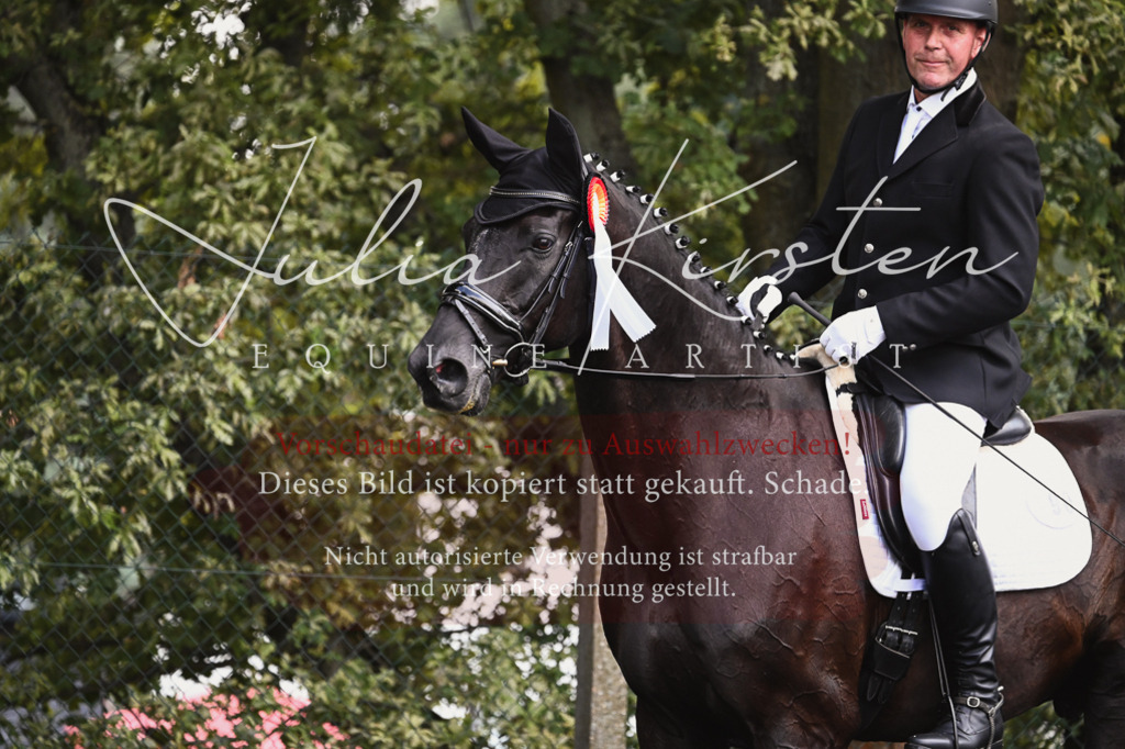 DSC_2830 | Pferde- und Turnierfotografie in Westsachsen. Pferdeportraits, Auftragszeichnungen und intuitive Kunst.