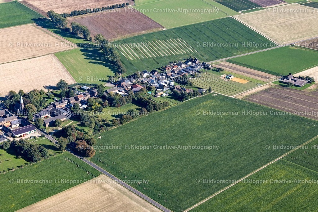 Lufbilder Titz-5815 | Ortsansicht der Straßen und Häuser der Wohngebiete in Kalrath im Bundesland Nordrhein-Westfalen, Deutschland - Realisiert mit Pictrs.com