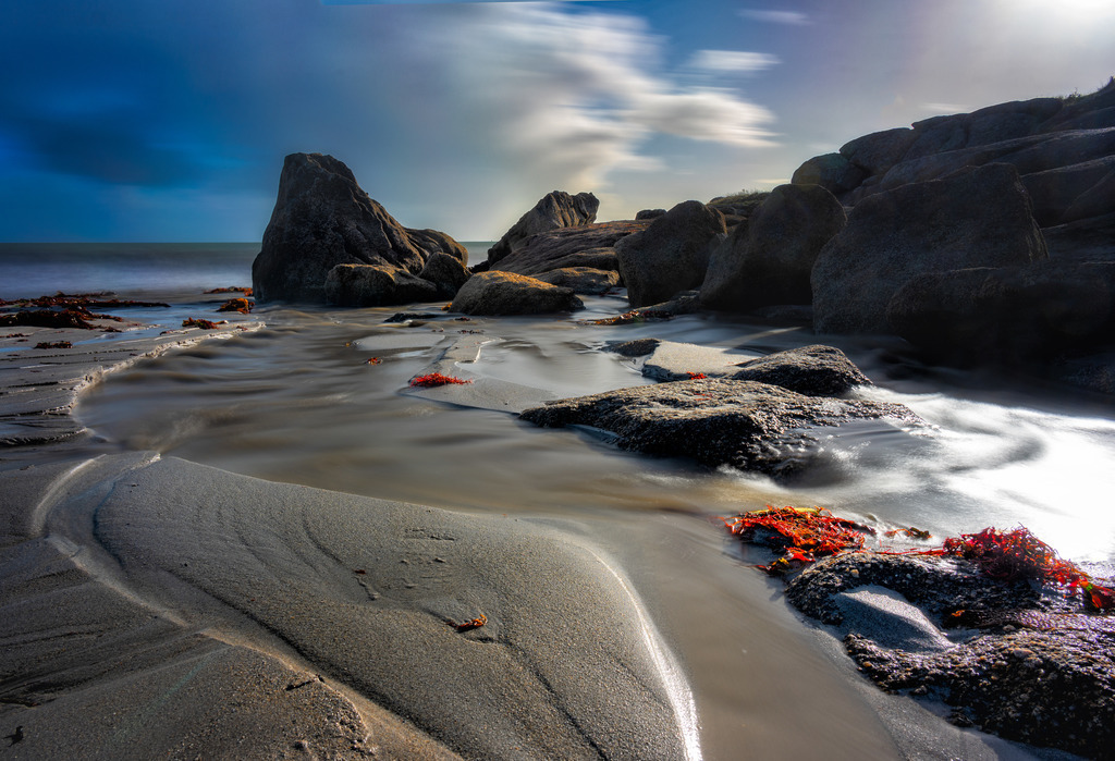 Bach trifft Ozean II | Brook meets Ocean II | Jeder Fluss mündet irgendwann ins Meer, vom breiten Strom bis zum kleinen Bächlein. Faszinierend, wie sich das Süss- mit dem Salzwasser mischt. 
Hier an der bretonischen Südküste (Trez Cao zwischen Trévignon und Raguénez). 


Das Bild 1/5 ist für die Ausstellung im Herbst  2022 reserviert und erst dann verkäuflich.
-----------------------------------------------------------------
Every river flows into the sea at some point, either as broad stream or small brook. Fascinating how the fresh water mixes with the salt water.
Here on the south coast of Brittany (Trez Cao between Trévignon and Raguénez).


The picture is reserved for the exhibition in autumn 2022 and is only then available for sale.
-----------------------------------------------------------------
Dieser Druck ist in einer limitierten Auflage von 5 Exemplaren erhältlich. 
This print is available in a limited edition of 5 copies. 
http://art.hess.photography/127-bach-trifft-ozean-i.html - Realisiert mit Pictrs.com